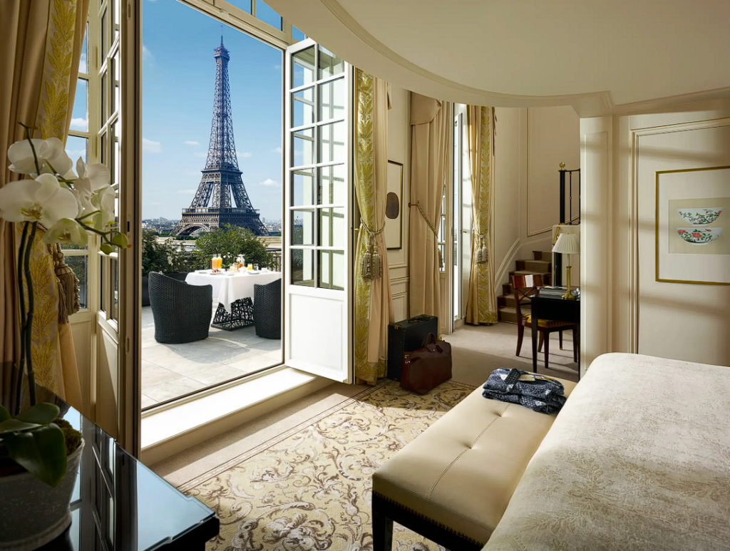 suite 5 étoiles avec vue Tour eiffel paris