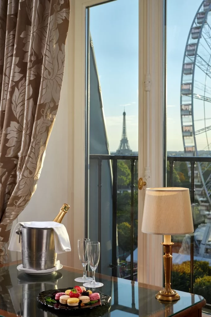 Suite Junior avec vue Tour eiffel - Hôtel Regina - Cinq Etoiles