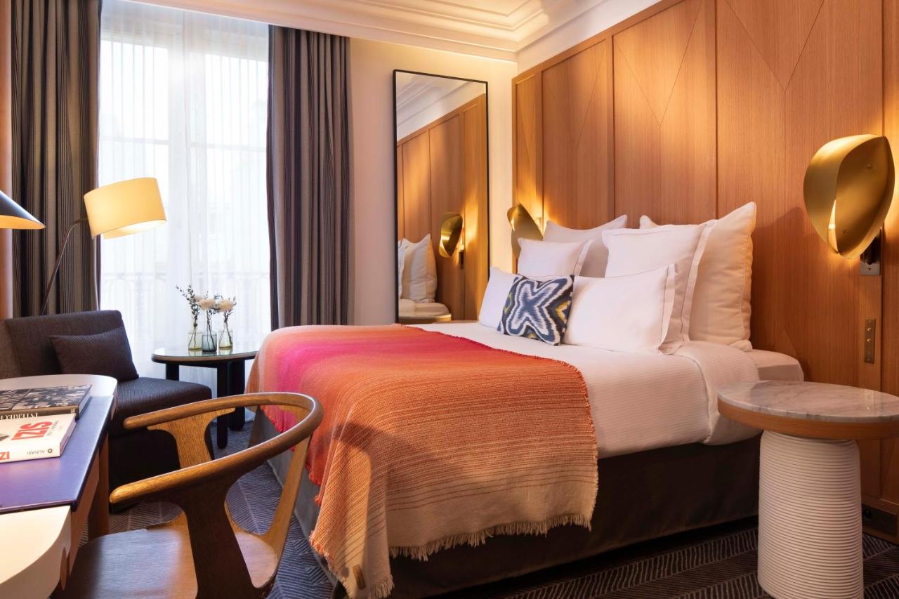 Superior-Room-Hotel-Vernet-Champs-Elysees-Paris-